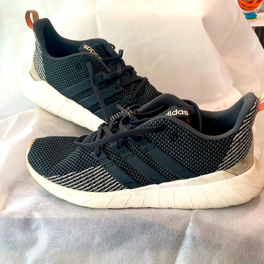 adidas Women's Questar Flow Running Shoe - Size 10
